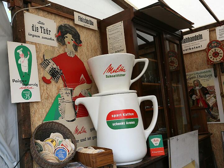 Trödel nicht nur für Trachtler: Viele Münchner besuchten am Wochenende die Auer Dult am Mariahilfplatz