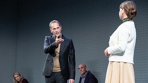 Vor allem Reden: (von li.) Juliane Köhler (als Rechtssachverständige), Michael Goldberg (als Bischof), Robert Dölle (der Mediziner), Cathrin Störmer (vom Ethikrat).