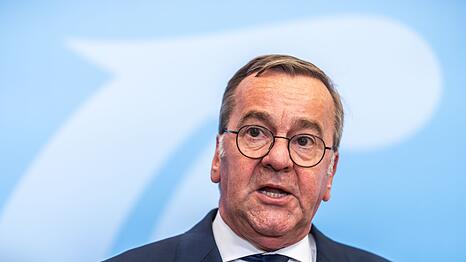 "Im Augenblick gibt es kein Szenario (...), dass der Korken schnell aus der Flasche kommt", sagt Verteidigungsminister Boris Pistorius.