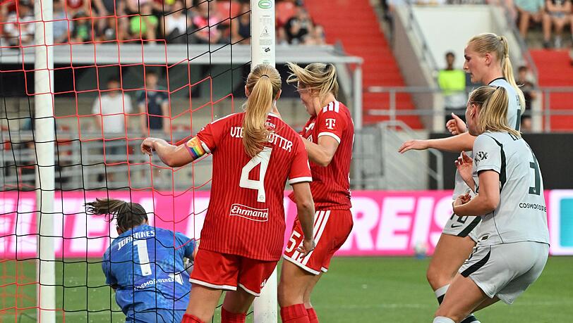Patzer beim 0:1: Wolfsburgs Torhüterin Stina Johannes. Patzer beim 0:1: Wolfsburgs Torhüterin Stina Johannes.