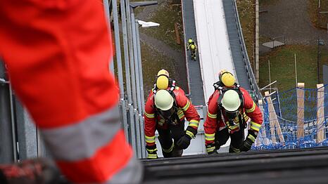 Bei einem Schanzenlauf der Feuerwehr in Oberstdorf ist ein Teilnehmer gestorben. (Symbolbild)