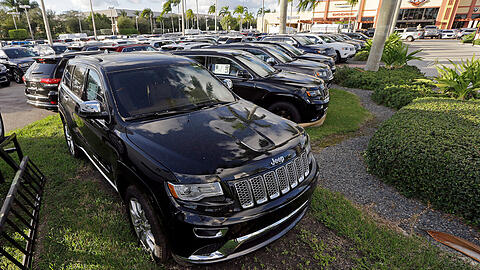 Jeep Grand Cherokees bei einem Fiat Chrysler-Händler in Doral, Florida. Nach VW hat die US-Regierung jetzt auch Fiat Chrysler wegen angeblichen Abgasbetrugs angeklagt.