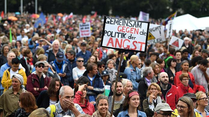 Im Juli 2020 haben viele Münchner bei der #ausgehetzt-Demo gegen rechts demonstriert. (Archivbild)