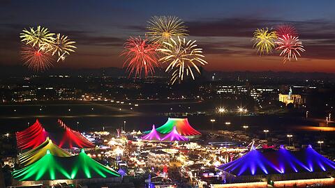 Beeindruckend: Das Silvester-Feuerwerk über Tollwood.