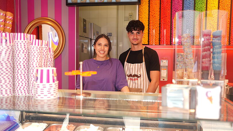 Immer einen kleinen Abstecher wert: Bei Dilay (23) und Mirac (17) von Chocolatte Eis am Max-Weber-Platz gibt es richtig gutes Eis. Immer einen kleinen Abstecher wert: Bei Dilay (23) und Mirac (17) von Chocolatte Eis am Max-Weber-Platz gibt es richtig gutes Eis.