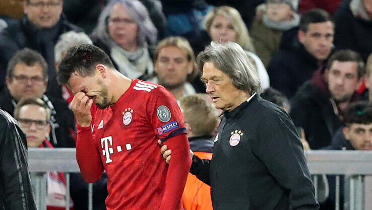 Mats Hummels hatte am Mittwochabend beim 1:1 gegen Ajax Amsterdam eine Kopfverletzung erlitten und war in der Nachspielzeit gegen Niklas Süle ausgewechselt worden. Mats Hummels hatte am Mittwochabend beim 1:1 gegen Ajax Amsterdam eine Kopfverletzung erlitten und war in der Nachspielzeit gegen Niklas Süle ausgewechselt worden.