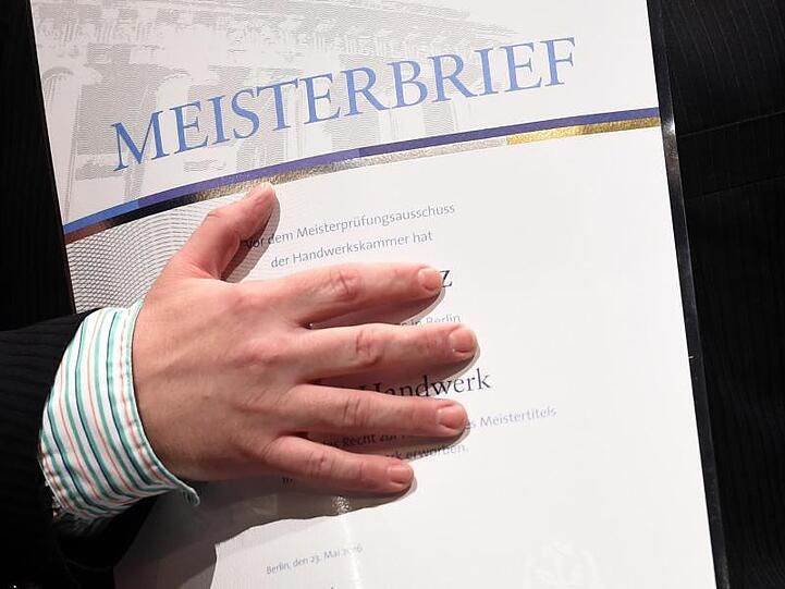 Meisterfeier der Berliner Wirtschaft. Im Jahr 2004 war in mehr als 50 Berufen die Meisterpflicht weggefallen. Der Handwerksverband würde dies gern rückgängig machen.