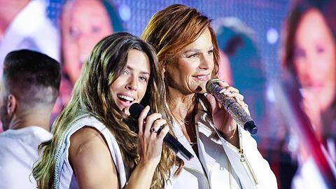 Vanessa Mai und Andrea Berg auf der Bühne bei der "Starnacht am Wörthersee".