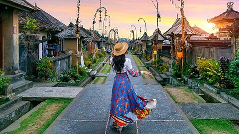 Eine Touristin auf Bali.