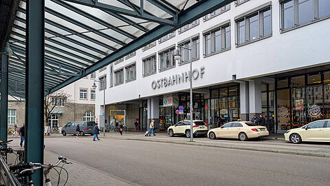 Die Bundespolizisten stellten neben dem Diebesgut auch ein Messer bei dem Betrunkenen sicher. (Archivbild)