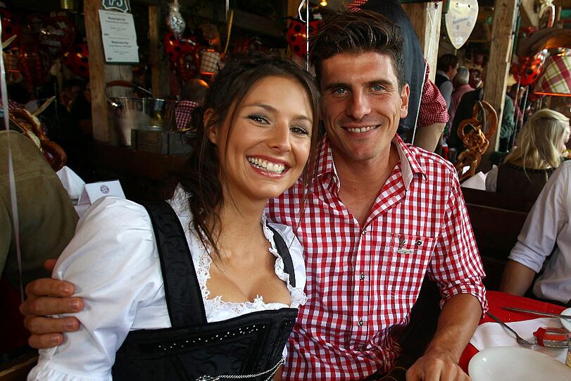 Bayerns "Sturm-Tank" Mario Gomez und Freundin Sylvia.