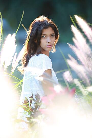 Fürs AZ-Shooting sind wir mit der 18-Jährigen in den Alten Botanischen Garten gefahren.