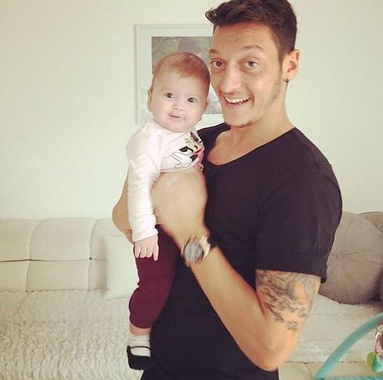 Das Leben von Mesut Özil auf Instagram