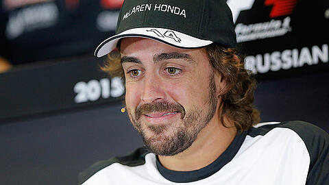 Für Fernando Alonso wird sein Formel-1-Jubiläum zum Rennen gegen den Frust. Das Gastspiel in Sotschi ist das 250. Grand-Prix-Wochenende für den Spanier.
