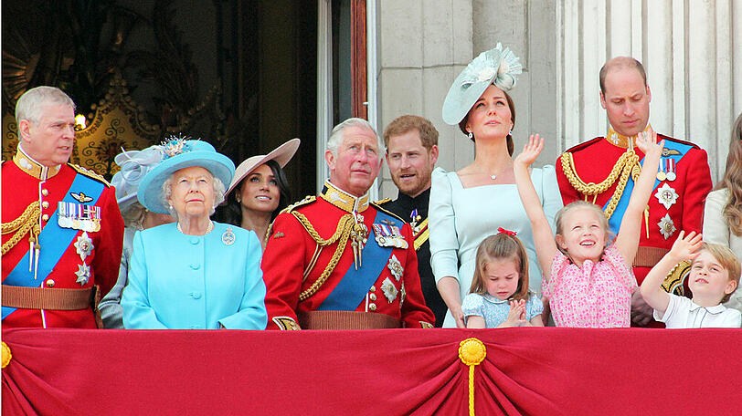 Die britischen Royals versammeln sich bei Trooping the Colour traditionell auf dem Balkon des Buckingham Palasts.