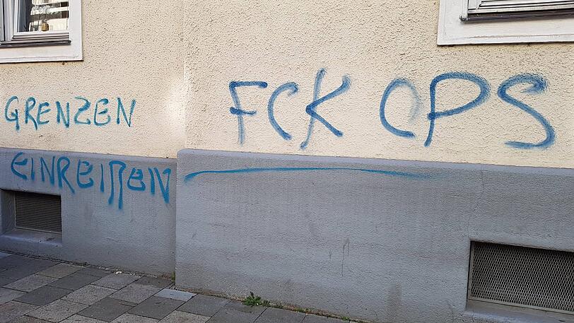 Wüste Beschimpfungen und Angst vor Gentrifizierung: In Giesing haben am 14. Oktober 2018 rund 30 Vandalen ihren Unmut an Häuser in der Aignerstraße, Alpenrosenstraße und am Alpenplatz geschmiert.