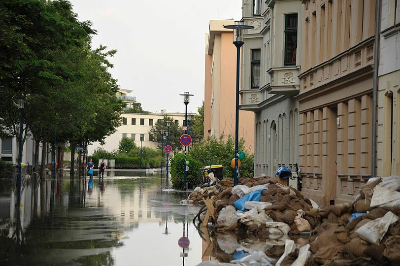 Bilder: Menschen in Nord- und Ostdeutschland kämpfen weiter gegen das Hochwasser