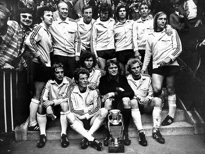 Am Rand und doch mittendrin: Das Europameisterteam von 1972 um Netzer (r.) gilt immer noch als beste deutsche Elf der Historie.
