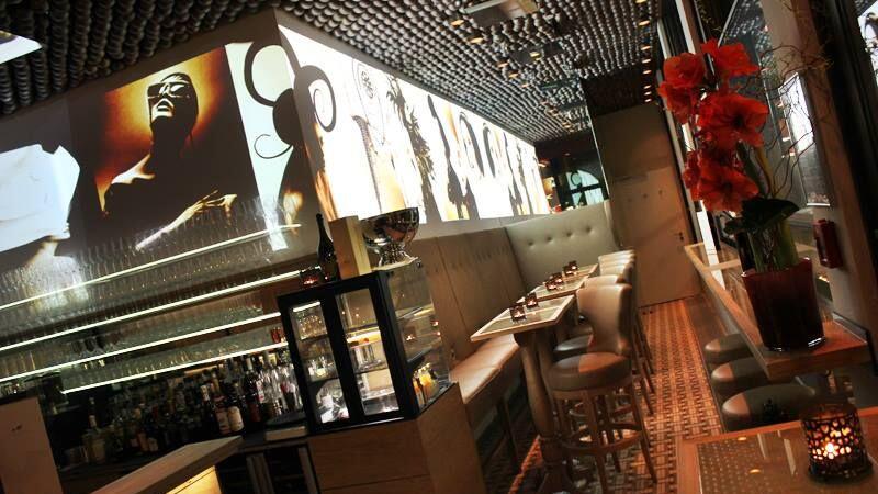 Täglich beliebter Szene-Treffpunkt: Die Cafébar Kleines Kameel im Hofgraben.