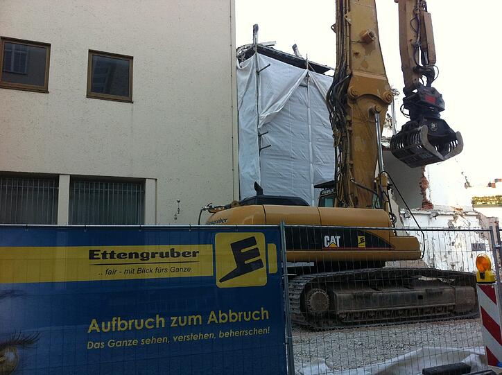 ... neben an ist das Umspannwerk an der Nummer 68...