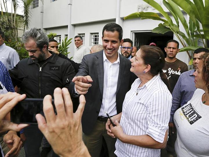 Venezuelas selbst ernannter Interimspräsident Juan Guaidó ist trotz einer drohenden Festnahme in seine Heimat zurückgekehrt.