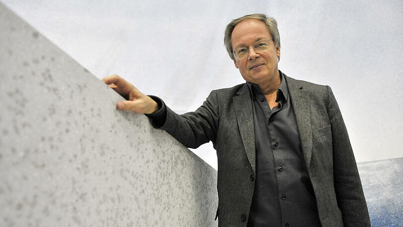 Stephan Braunfels wurde 1950 in Überlingen geboren. Er studierte von 1970 bis 1975 Architektur an derTechnischen Universität München. Er entwarf 1995 bis 2002 die Pinakothek der Moderne, die Parlamentsneubauten in Berlin sowie die Neue Mitte Ulm. Stephan Braunfels wurde 1950 in Überlingen geboren. Er studierte von 1970 bis 1975 Architektur an derTechnischen Universität München. Er entwarf 1995 bis 2002 die Pinakothek der Moderne, die Parlamentsneubauten in Berlin sowie die Neue Mitte Ulm.