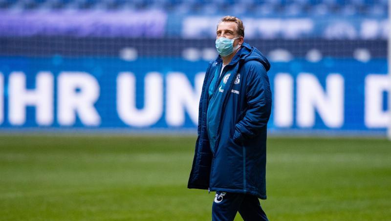 Hat mit Onur Cinel das erste Training bei Schalke seit der Trennung von Chefcoach Gross geleitet: Mike Büskens.