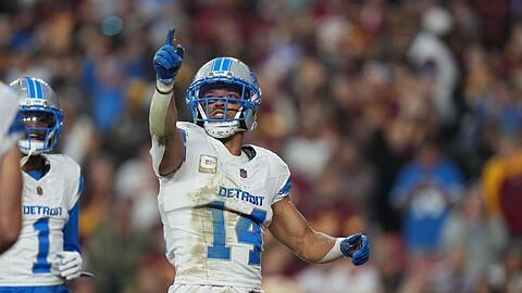 Amon-Ra St. Brown bejubelte seinen Touchdown mit einem Gru&szlig; an US-Pr&auml;sident Donald Trump, der sich das Spiel vor Ort anschaute.