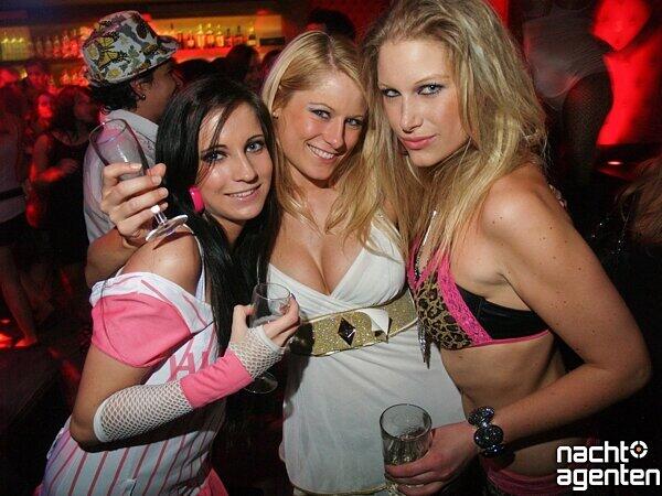 Extrem viel nackte Haut gab?s am Freitag beim 8 Jahre Partypusher im Sugar zu sehen. Mehr Bilder unter: www.nachtagenten.de.