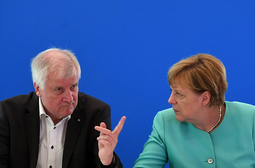 Horst Seehofer distanzierte sich am Wochenende scharf von Angela Merkels "Wir schaffen das"-Appell.