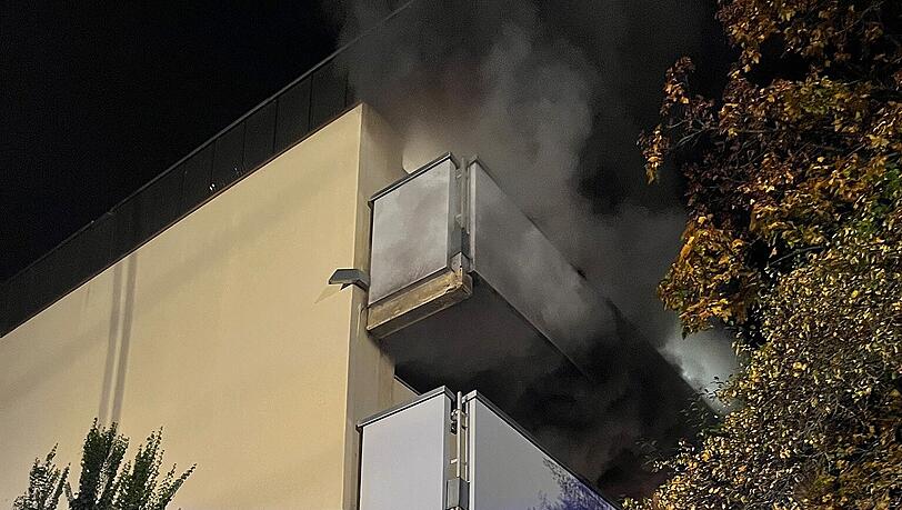 Die Brandursache und die Höhe des Sachschadens ermittelt die Polizei. Die Brandursache und die Höhe des Sachschadens ermittelt die Polizei.
