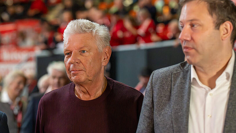 Seit Jahren ist Dieter Reiter Mitglied im Verwaltungsbeirat bei FC Bayern &ndash; ebenso wie sein Parteifreund Lars Klingbeil. Doch der nahm Verg&uuml;tung nicht an &ndash; anders als der OB.