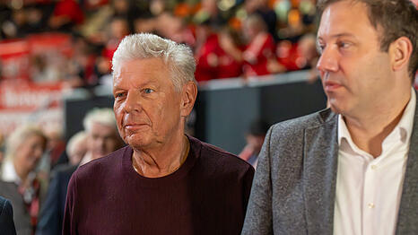 Seit Jahren ist Dieter Reiter Mitglied im Verwaltungsbeirat bei FC Bayern &ndash; ebenso wie sein Parteifreund Lars Klingbeil. Doch der nahm Verg&uuml;tung nicht an &ndash; anders als der OB.