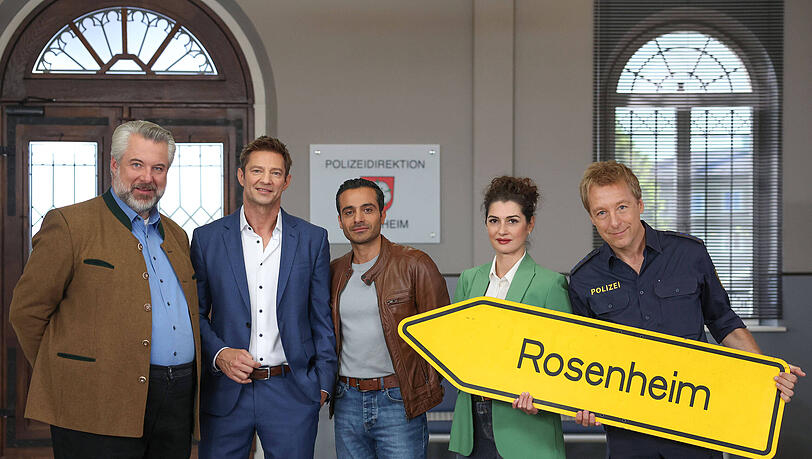 Igor Jeftic (2. v. l.) und Kollegen am Set der "Rosenheim-Cops".