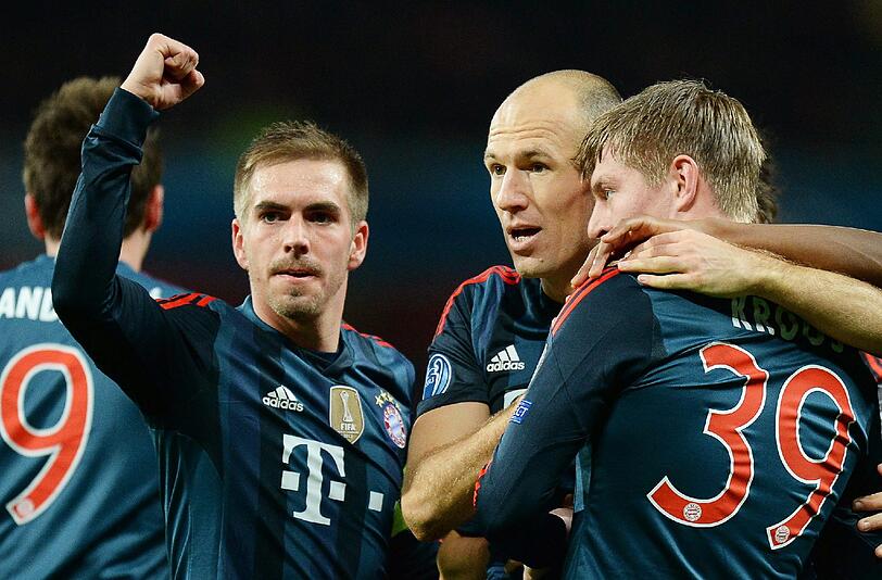 PHILIPP LAHM NOTE 2
Zurück nach rechts hinten rotiert, der Alleskönner. Zu Beginn etwas zaghaft, passiv. Ab Halbzeit zwei wieder gewohnt mittig und souverän &ndash; und mit zwei Torvorlagen.
