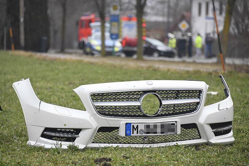 Nach Angaben der Polizei hat der 18-jährige Unfallverursacher aus dem Landkreis Ebersberg keinen Führerschein.