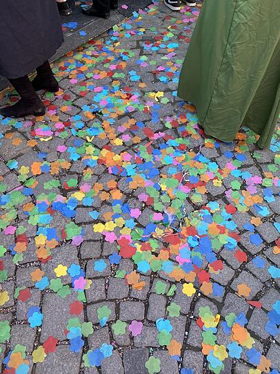 Die gesamte Innenstadt war am Dienstag bunt besprenkelt.