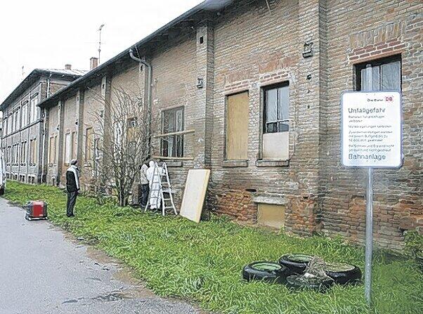 Der Obdachlose Karl-Heinz W. (59) starb zwischen Dienstag und Donnerstag in diesem leerstehenden Gebäude in Simbach.