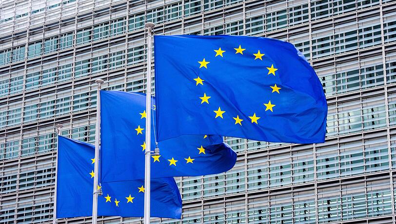 Die EU-Kommission verlang von vier großen Online-Plattformen Auskünfte. (Symbolbild)