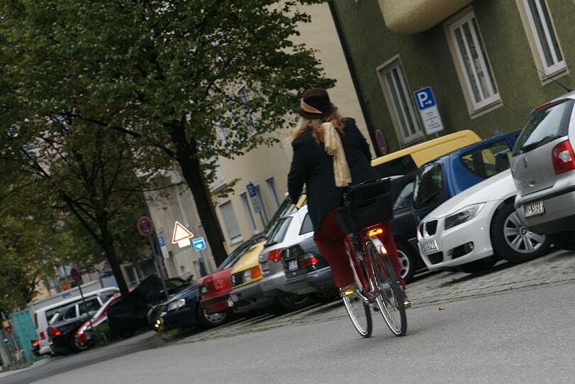 In Neuperlach haben zwei Männer versucht, eine Radlerin zu erpressen. (Symbolbild)