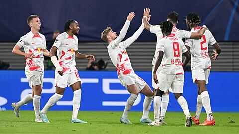 Nach oben soll es gehen: RB Leipzig um Timo Werner (M.) trifft am Freitag auf den FC Bayern.