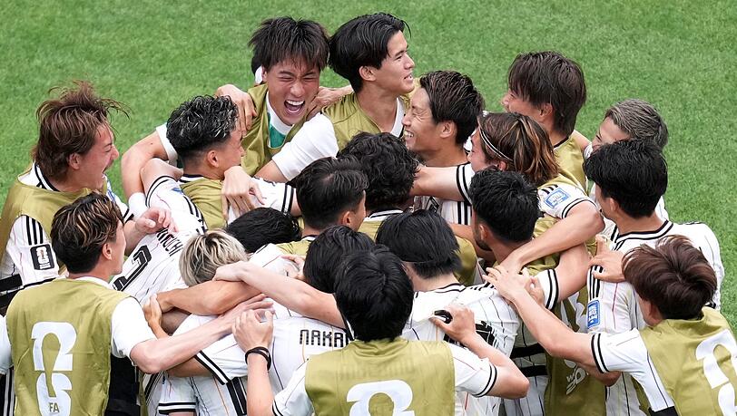 Japan feierte das 1:0 durch Bundesliga-Profi Sano.