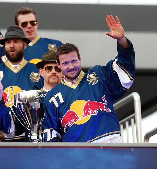Servus, Uli! Maurer verlässt den EHC Red Bull München.