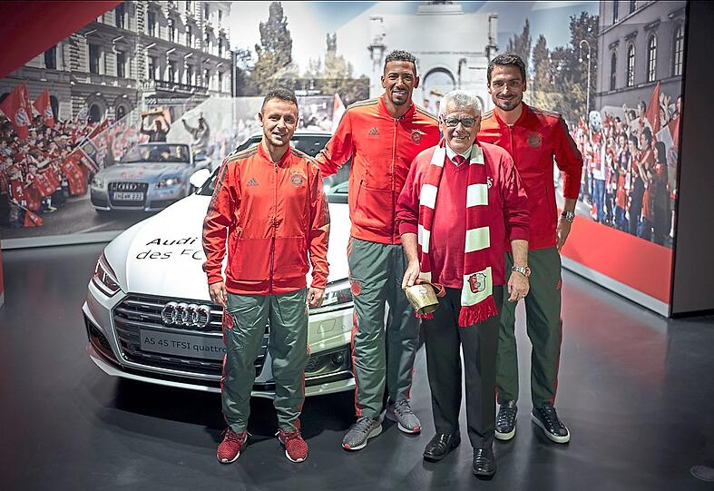 "Das vergess ich meiner Lebtag ned", sagt Tausend über den Tag mit Hummels und Rafinha (Fotos o.) im Auto, später kam noch Boateng dazu.