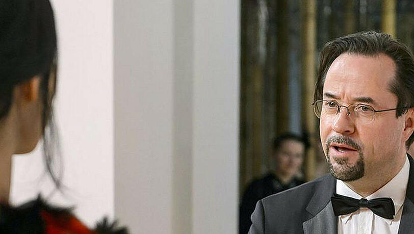 "Tatort"-Rechtsmediziner Boerne ist begeistert, dass die international bekannte Künstlerin Songma Münster mit ihrem Besuch beehrt "Tatort"-Rechtsmediziner Boerne ist begeistert, dass die international bekannte Künstlerin Songma Münster mit ihrem Besuch beehrt