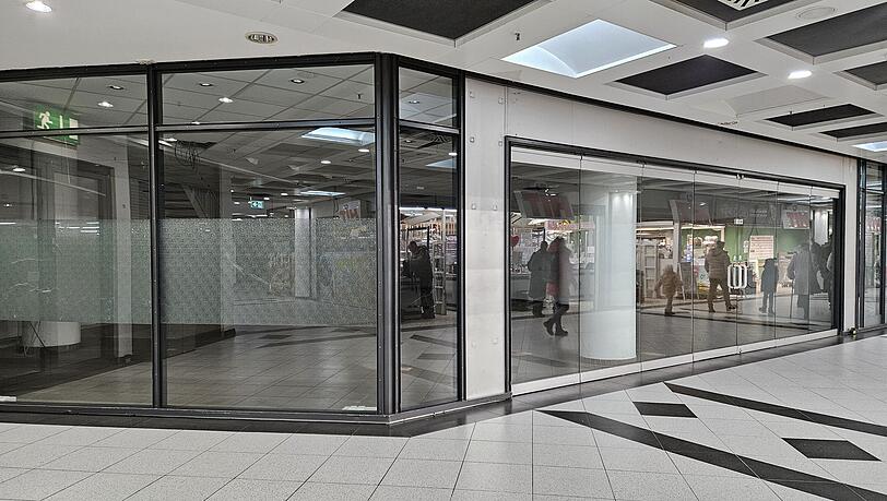 Die Apotheke und der Asia-Supermarkt sind verschwunden.