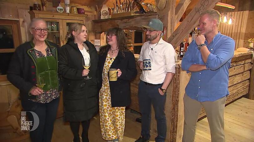 Kerstin (Zweite von links) kann den Wochensieg noch gar nicht fassen. Kerstin (Zweite von links) kann den Wochensieg noch gar nicht fassen.