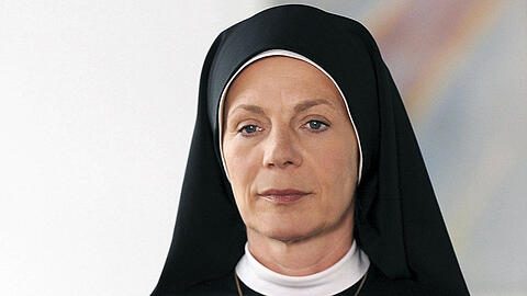 Schwester Theodora (Nina Hoger) aus Oldenburg will Mutter Oberin des Ordens der Magdalenerinnen werden