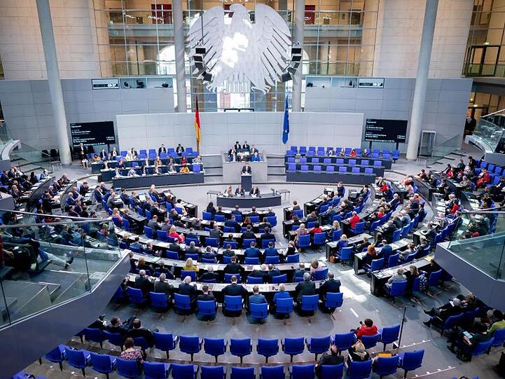 709 Abgeordnete sitzen mittlerweile im deutschen Parlament.