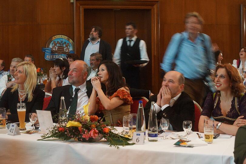 Die fachkundige Jury hatte es nicht leicht. Ihr Urteil trug ein Drittel zur Entscheidung bei. Das Ergebnis wurde zu gleichen Teilen aus Online-Voting, Publikumsmeinung und dem Urteil der Jury aufaddiert.